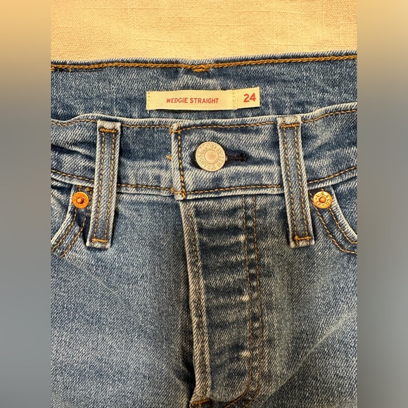 Levi’s Wedgie Straight- Medium Wash - Picture 6 of 8